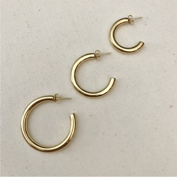 Bundle Only💫14K GP Chunky Stackable Gold C Hoop Style Waterproof Earrings - Picture 1 of 3